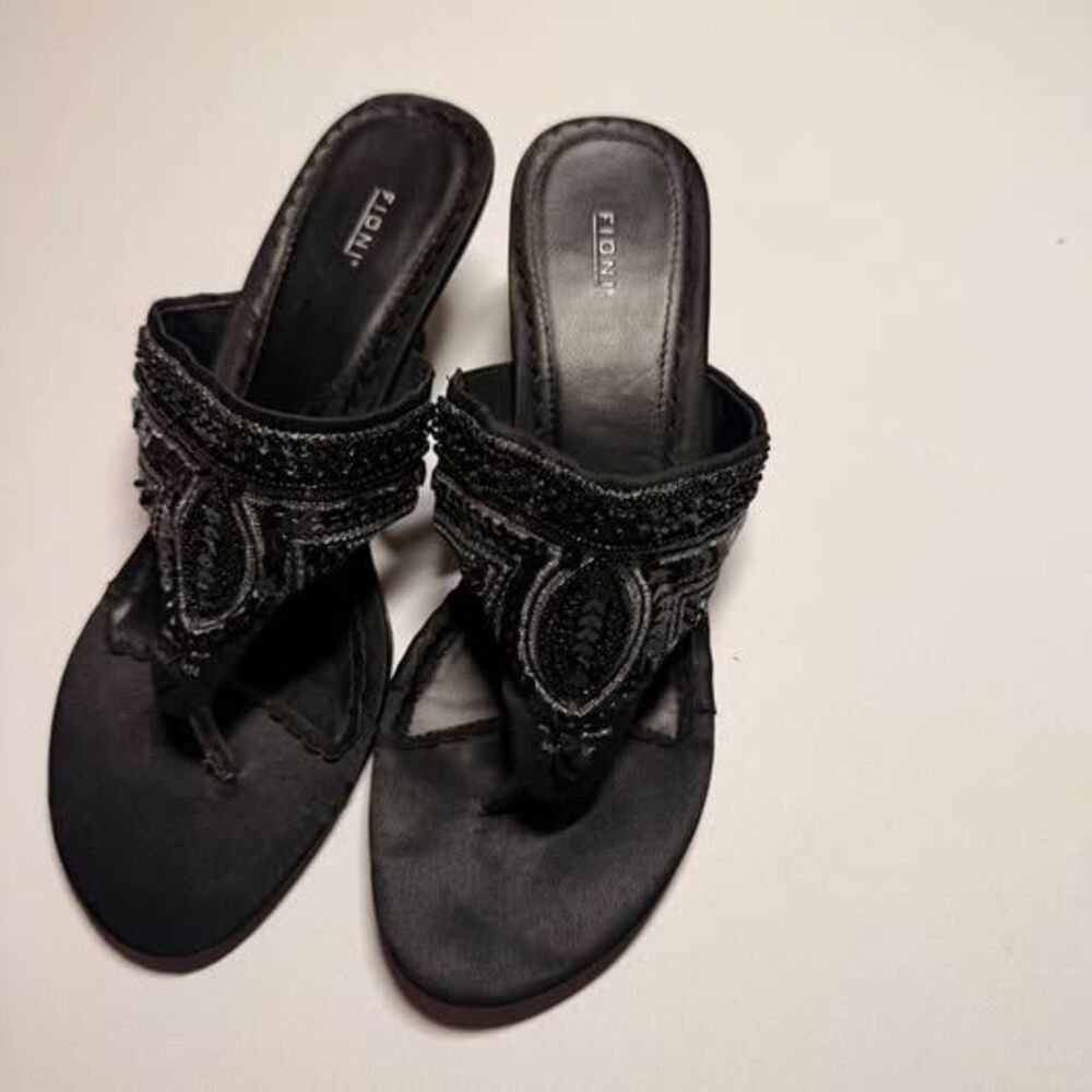 Fioni Beaded Kitten Heel Thong Sandals Size 7